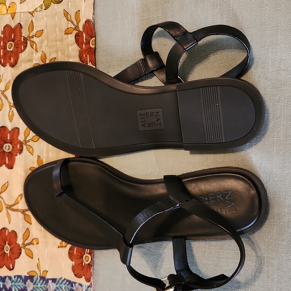 Naturalizer Shoes - Picture 2 of 3